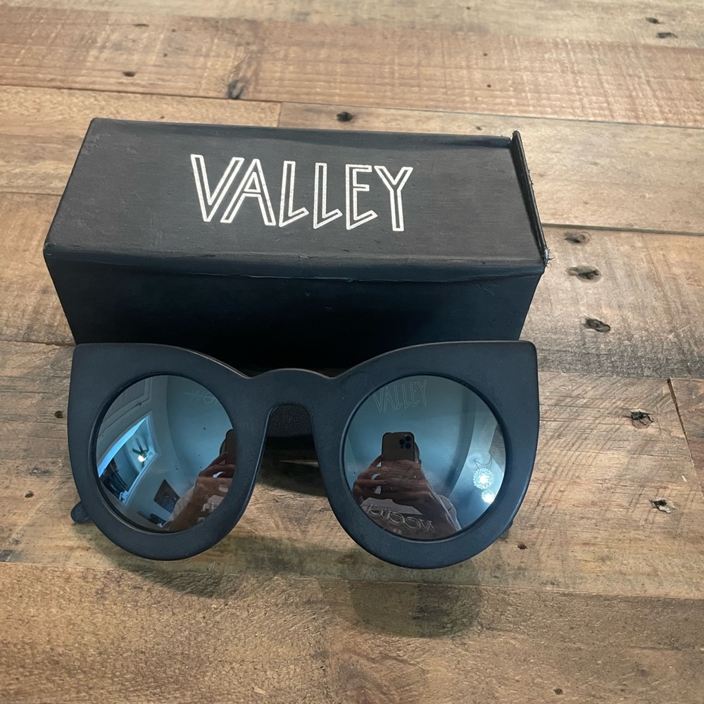 Valley Eyewear Oversized Cat Eye Sunglasses